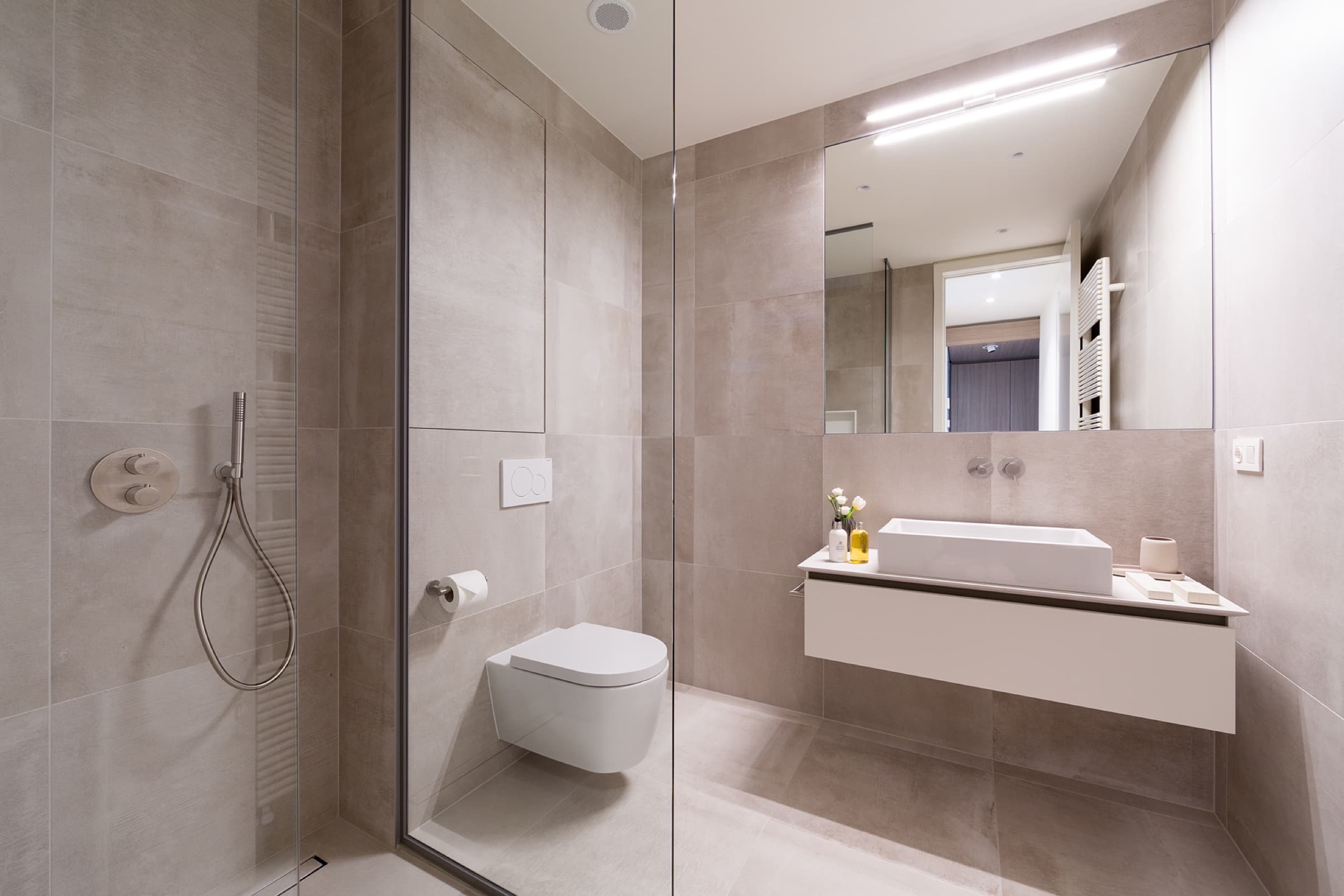 Executive 1-Bedroom Apartment with Balcony — image 4